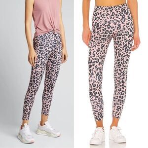 Onzie leopard leggings sz M / L